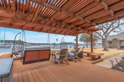 Image de Experience Waterfront Bliss with Beach Entry and a Private Dock at Goose Island!
