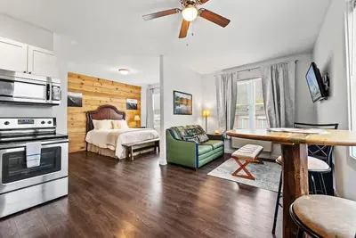 Image de Modern 1br Downtown | King Bed + Parking, Snowshoe