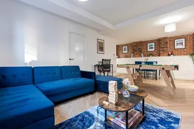 Signature Suite: City Centre| Pool Table