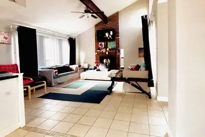 Image de Bright & Spacious 2 Bedroom Single-story Bungalow: King & Queen beds - Sleeps 7