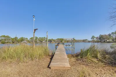 Image de SUPs & Dock at Waterfront Home in Freeport