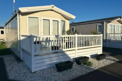 Image de Lovely 6 berth caravan with decking at Suffolk Sands Holiday Park ref 45005hc