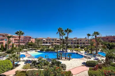 Image de Moderne-Appartement-Vue sur Piscine-Salle de bain privée