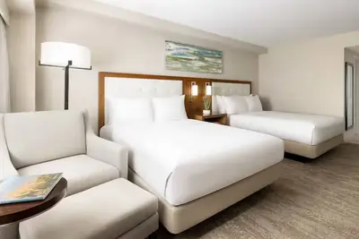 Image de 3 Units, 2 Queen Beds at Hilton Tucson East, Outdoor Pool, Pets Allowed