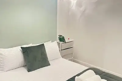 Image de Gorgeous 5-bedroom house with WiFi in Leeds