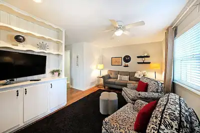 Image de Lake Life B - Apartment in Downtown Lake Acworth