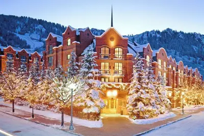 Image de 3-bedroom St. Regis Residence Club Suite in enchanting Aspen