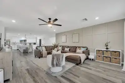 Image de New! Charming 3-bedroom home near Asu with a office space & outdoor playground