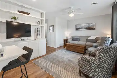 Image de Lake Life D - Apartment in Downtown Lake Acworth