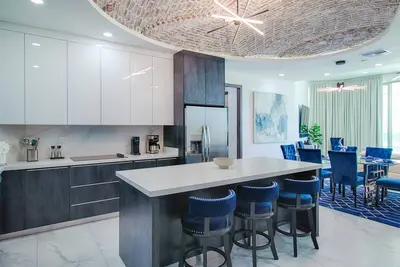 Image de Esmeralda Beach Resort 3 Bedrooms Condo C 303