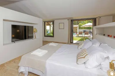 Image de Villa climatisée à Maillane, Alpilles, piscine chauffée, ping-pong, pétanque, billard, . . .