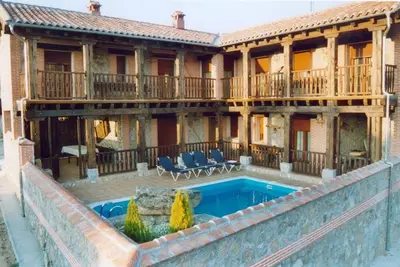 Image de Maison de campagne \"Las Eras De Riofrio\" avec vue sur les montagnes, piscine privée et Wi-Fi