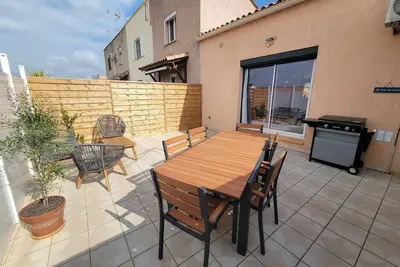 Image de Belle villa climatisée avec Wifi, 2 chambres et jolie terrasse aménagée, à 3km de la plage à. . .