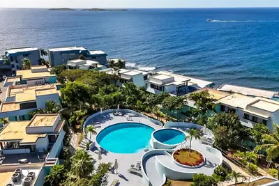 Image de Budget friendly 2br condo - walk to the beach!