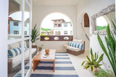 Image de Luxury At Its Finest \nOceanfront 4-Bedroom Villa in the heart of Las Catalinas