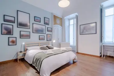 Image de In the heart of Turin, in via Garibaldi, spacious apartment of 100 sqm in an elegant building from 1700. Accommodates up to 5 guests, located on the second floor with an elevator (steps to access it). In the city center, within the pedestrian area of the