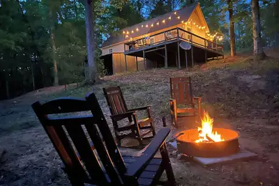 Image de Sweet Retreat Cabin on 2acres of woods, 2miles from Lake Martin, pet friendly
