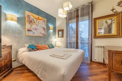 Image de 5' de l'Université Bocconi avec 2 chamb et 2 bain