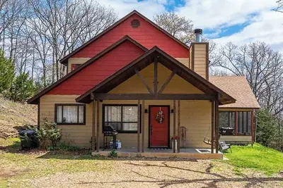 Image de Redbud Lane Cabin at Lake Tenkiller