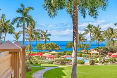 Image de Maui Resort Rentals: Honua Kai Hokulani 223 - Luxurious Studio w/ Lush Courtyard and Partial Ocean Views