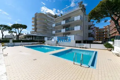 Image de *Semiramis* / Seafront + Pool [Beach Place]