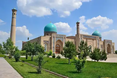 Image de in the center of Tashkent the most historical place is Hastimam and Chorsu bazar