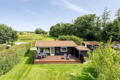 Image de Idyllic summer house close to water and nature