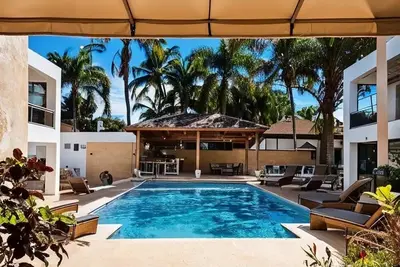 Image de 16br Villa: Pool, 2-Min Walk to Beach, Billiard & Gourmet Chef