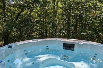 Image de Chalet intimiste à Biron avec spa privatif et piscine partagée