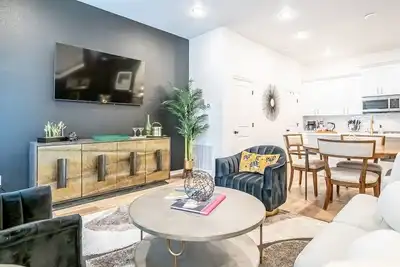 Image de Free Parking | Walk to At&T Stadium |Pet Friendly