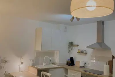 Image de T2 refait à neuf, calme et charmant