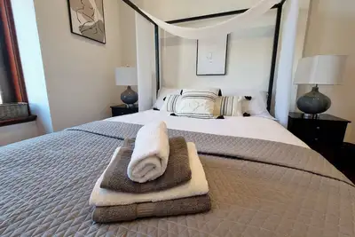 Image de Luxury 2 bedroom apartment with panoramic views + high ceilings