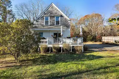 Image de Wellfleet 2br Retreat – Walk to Bay & Kayak! Rpmc007