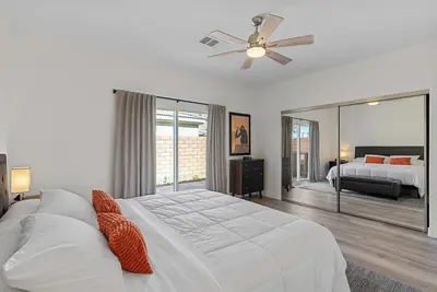 Image de Modern 2br/2ba + Office— Mtr Near Festivals, Tennis & Medical Centers!