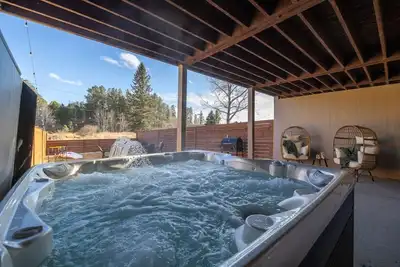 Image de Buffalo Roam | Hot Tub + Nature in Town