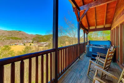 Image de The Overlook | Hot Tub, Game Room, Large Suites + Amazing Views