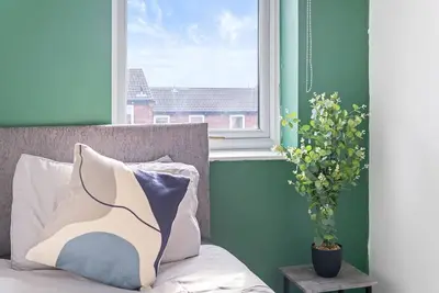 Image de Emerald Luxe 3br: Your Long-Stay Retreat