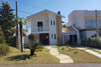 Image de 3 Bedroom House with Suite and Pool