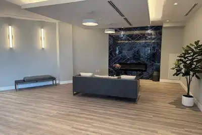 Image de Chic 2-bedroom apartment with WiFi, Ac in welcoming Toronto