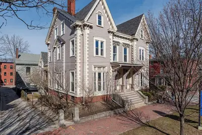 Charming 2-Bedroom Apartment in West End, Portland