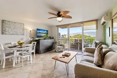Image de Partial ocean view 1 bedroom condo, Ac, beachfront