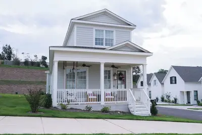 Image de The Blue Manor - The Lamar neighborhood, 3 bedrooms, 3. 5 bathrooms