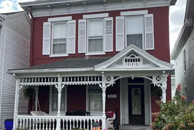 Charming 2-bedroom house with Ac and WiFi in lovely Hamilton