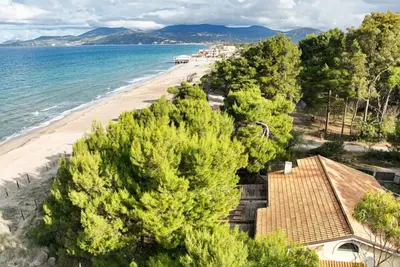 Image de Detached villa with direct access to the beautiful beach of Ascea.
