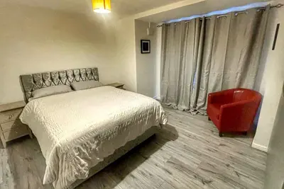 Image de 2 bed (ensuite) garden apartment gated, close to Langley, Heathrow, Windsor