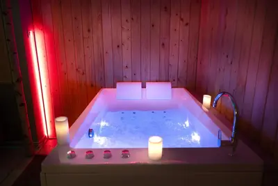 Image de Spa privé au pied du château de sedan- séjour cosy