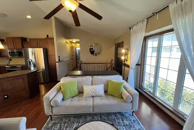 Image de Charming 4-bedroom house with Ac, WiFi. 10 mins to Wsu