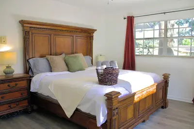 Image de Shadow Wood - King Size Private Suite Sleeps 4, Near Universal, I-Drive, Disney