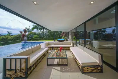 Image de Luxury Entertainment Mansion - 6 Bedroom, Heated Pool, Jacuzzi, Gym, Maid/Cook