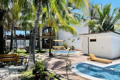 Image de Oceanfront paradise in Surf city, steps away from the surf.